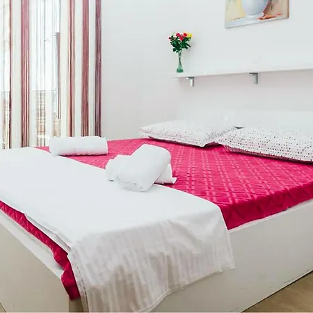 3 Bedroom Gorgeous In * ברלה