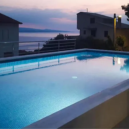 3 Bedroom Gorgeous In דירה *