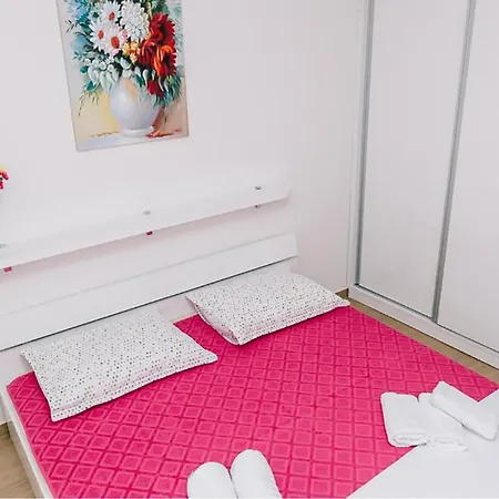 דירה 3 Bedroom Gorgeous In ברלה